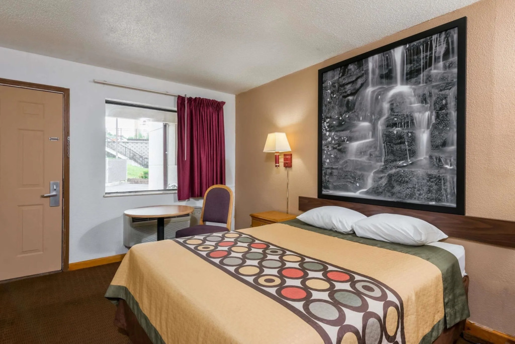 Super 8 by Wyndham Bridgeport/Clarksburg Area