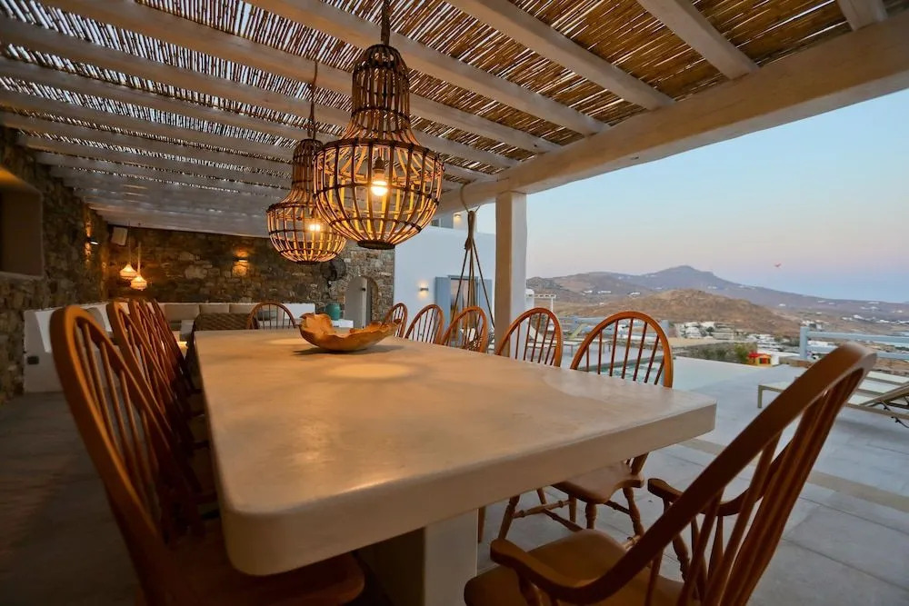 Villa Moonflower