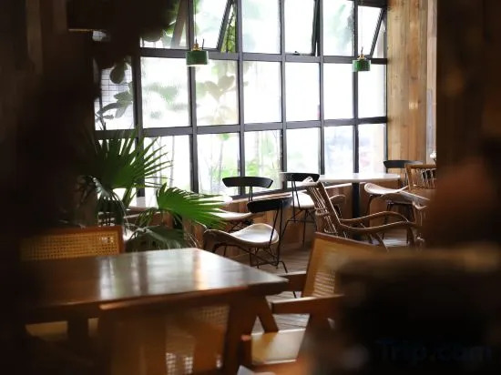 Yo So Hotel (Haikou East High Speed Railway Station Fruit Market)