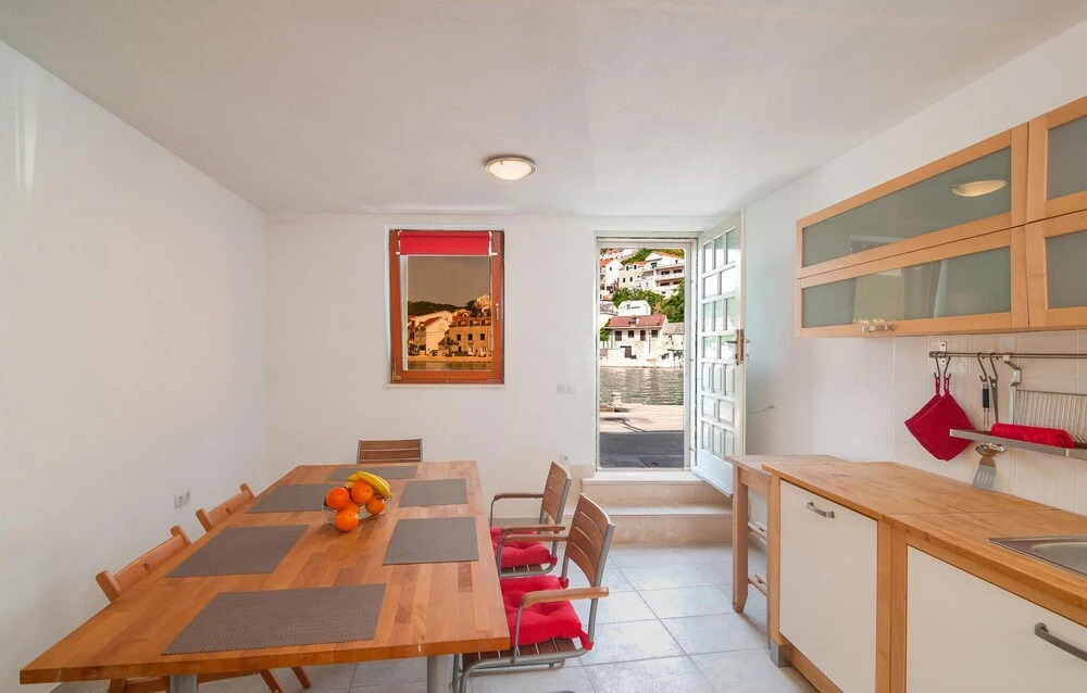 Nice Home in Pucisca With 2 Bedrooms and Wifi