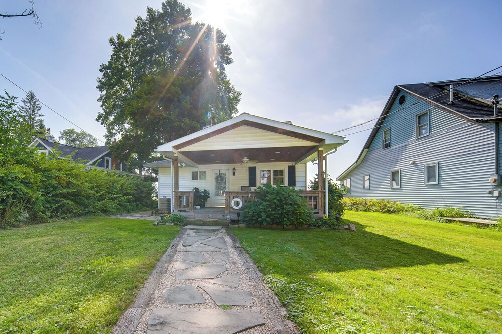 Lakefront Chautauqua Cottage Getaway