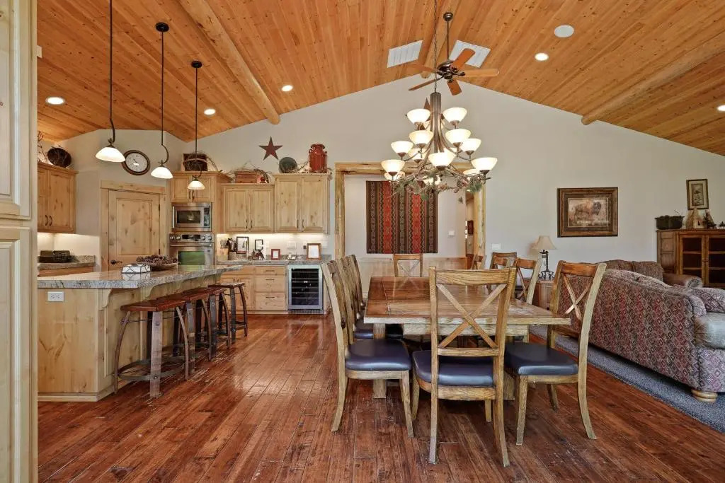 5 Vine Maple 6 Bedroom Home by Redawning
