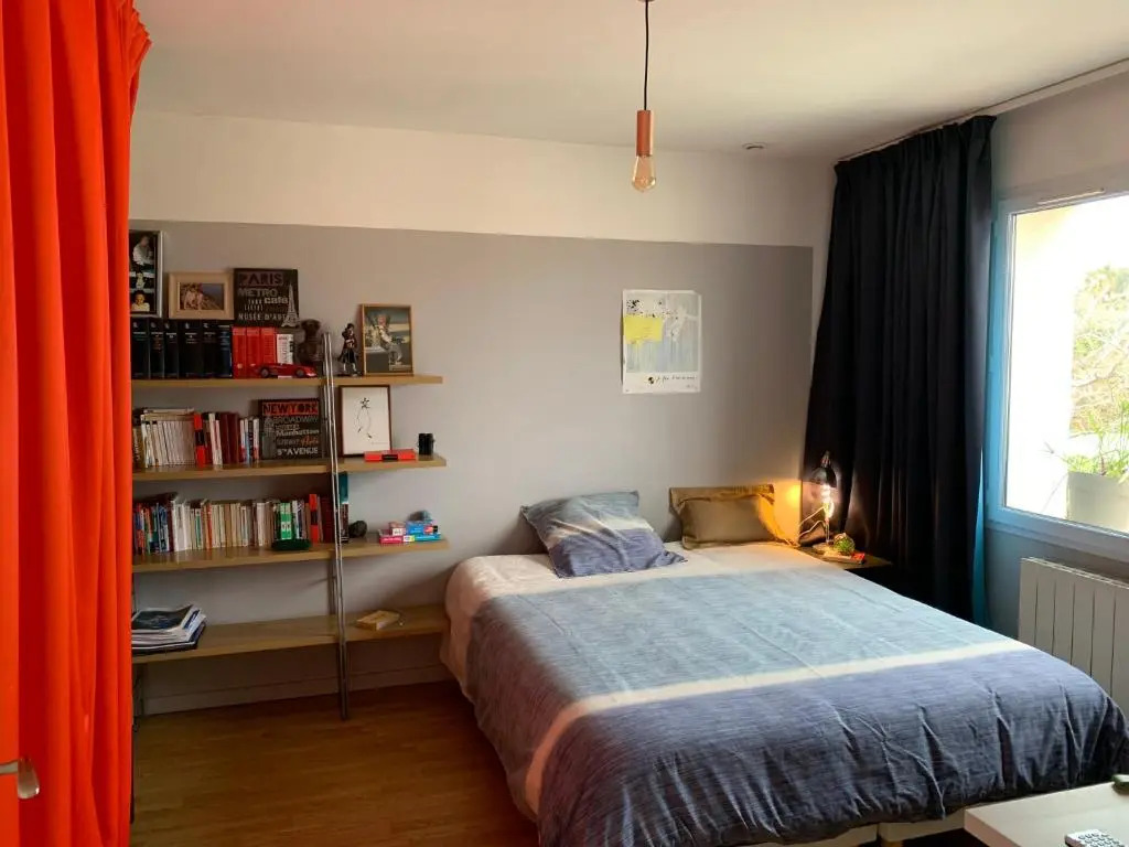 Bright and quiet house with two gardens north shade and south sun