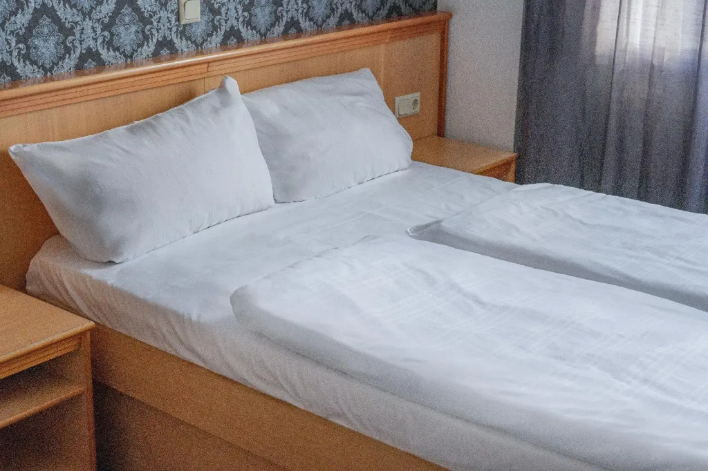 Self-Check-In Hotel Constantin - ohne TV - ohne Ventilator - ohne Parken