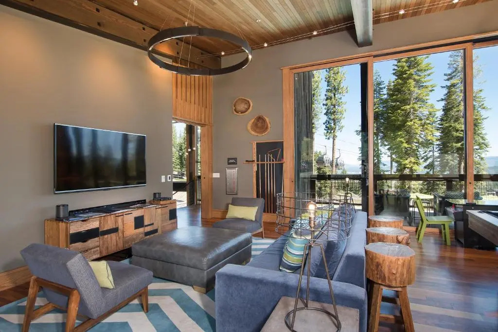 Luxury 4BD True Ski-In/Ski-Out Mid-Mountain Residence - Trailside Northstar