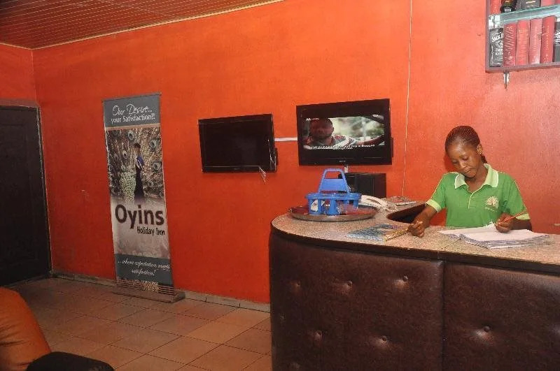 Oyins Holiday Inn