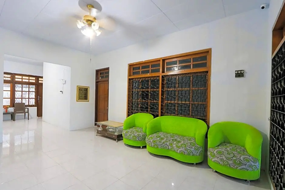 OYO Life 2724 Wisma Wijaya