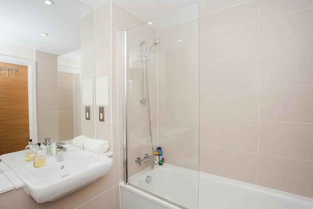 Modern 2 Bed Apartment Close to Canary Wharf