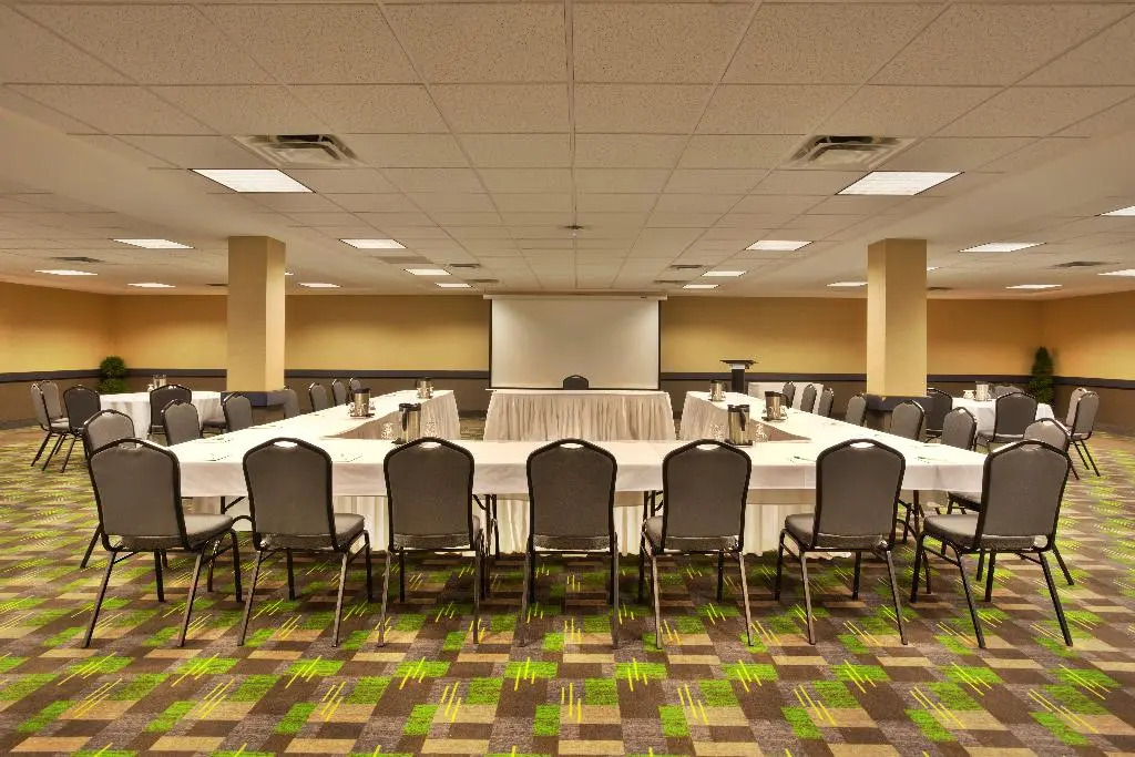 Holiday Inn Express Winnipeg Airport - Polo Park by IHG