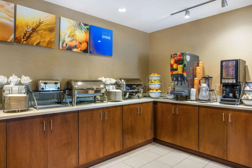 Comfort Inn & Suites At CrossPlex Village