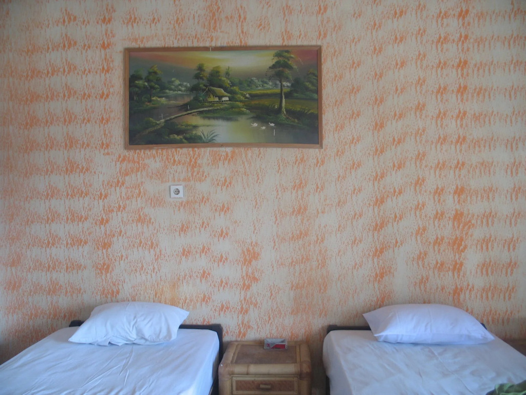 Lovina Central Hostel