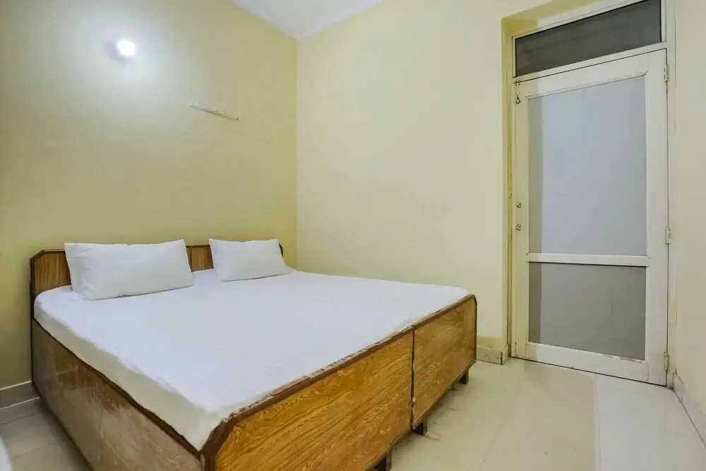 Canadian Guest House by OYO Rooms