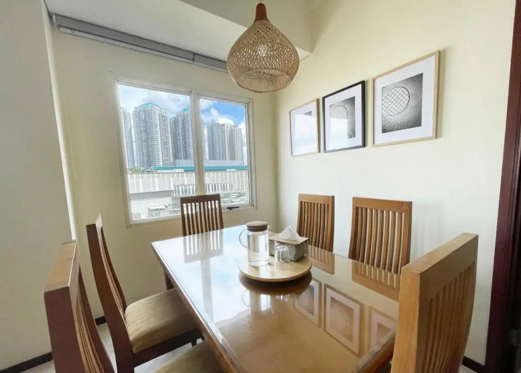 Cozy 2BR Apt Right Next to Central Park Mall