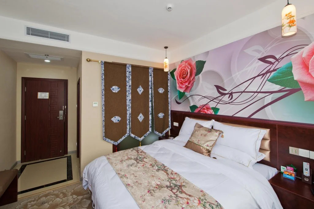 Huayang Hotel