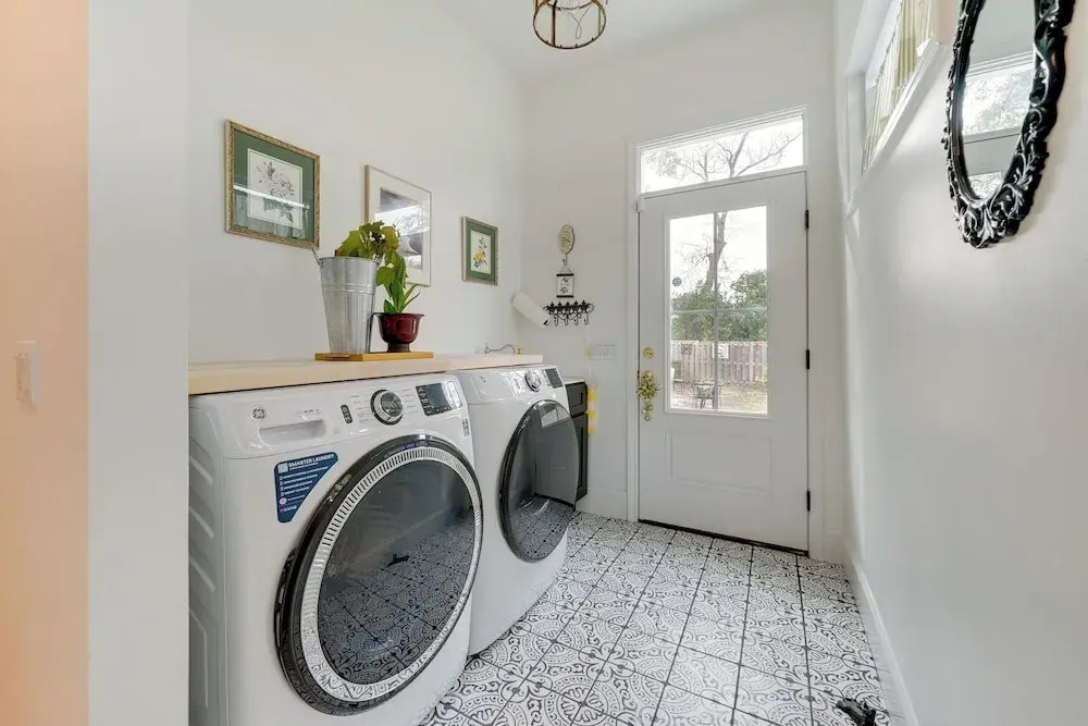 ~ 1 Mi to Dtwn: Wilmington Home w/ Patio!