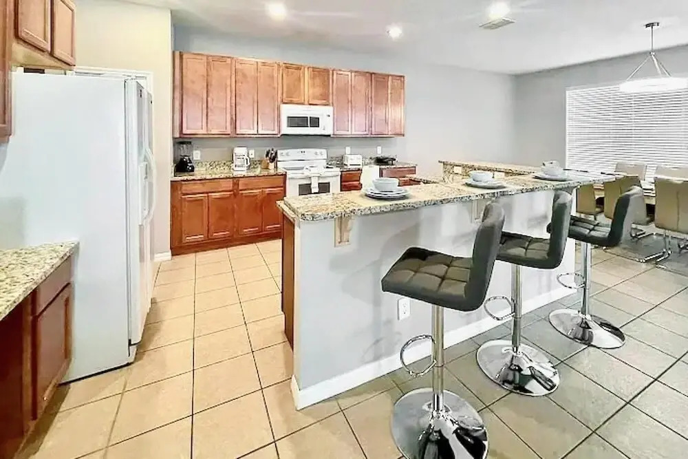 6BR Resort Home Near Disney - With Private Pool Hot Tub and Games Room