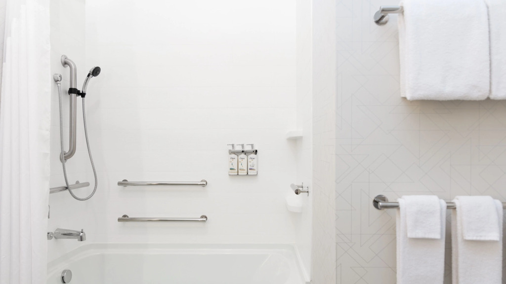 Holiday Inn Express & Suites Chatsworth by IHG