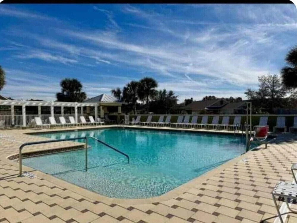 561l Stunning Home, Pool Access, Garage Parking