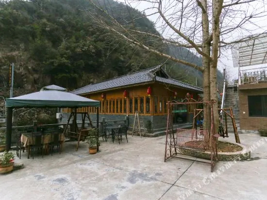 Xiaoqiao Liushui Renjia