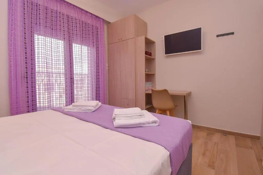 Apt with private Roof Garden 70 m From BEACH