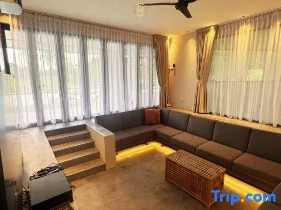 The Luxurious 231, Lake House Villa
