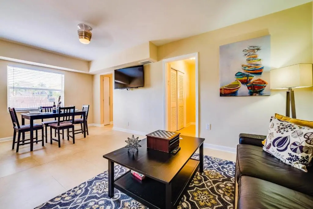 Hainsley Apartments at 1115