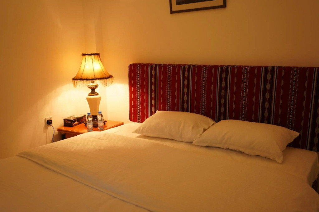 Date Palm Inn