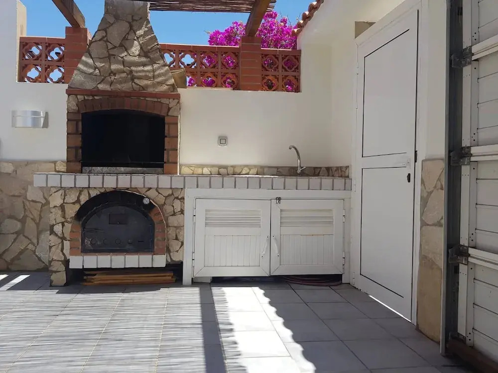 Apartment With Swimming Pool Near the Beach
