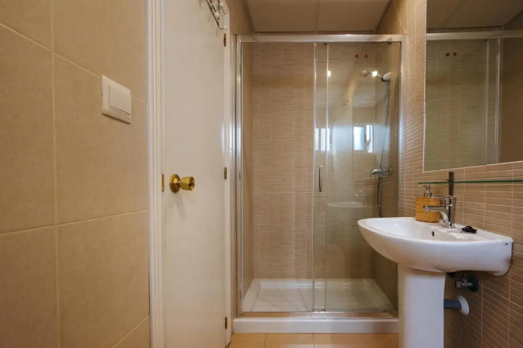 Hostly Rivero 2A Center loft-Fibre-communal terrace-Parking Optional-CLess