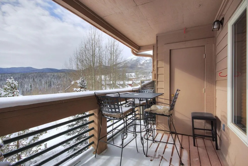 522 Watch Hill Condo