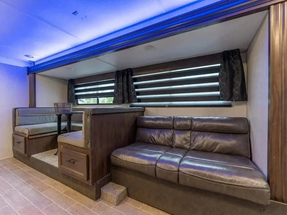 RV in Tampa Great Location Cost pet Friendly