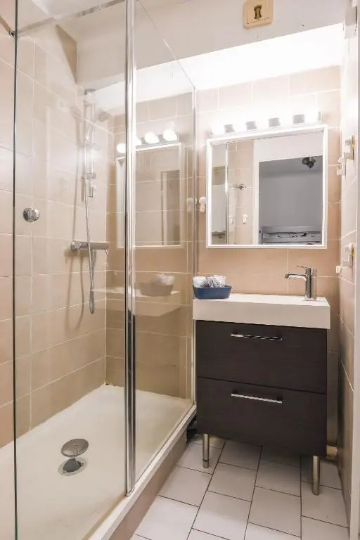Grand Studio lumineux, piscine, quartier authentique