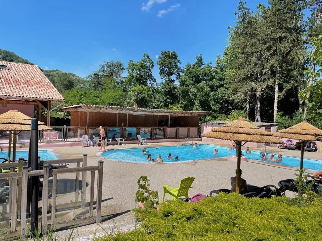 Camping Avec Piscine et Rivière à Tournon sur Rhône Ardèche "Les Foulons"