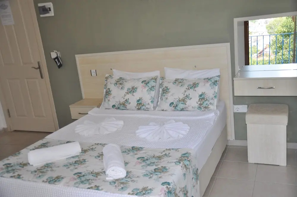 Flora Saadet Hotel