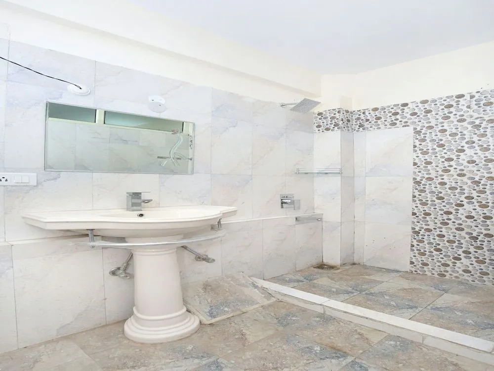 OYO 13128 Home 2BHK Boparai House Barog