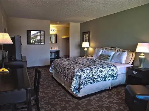 Springfield Hotel and Suites