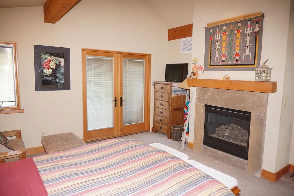 Ski-in/out House With Outstanding Views Of Slopes - Quiet Location At End Of Cul-de-sac 5 Bedroom Home by RedAwning