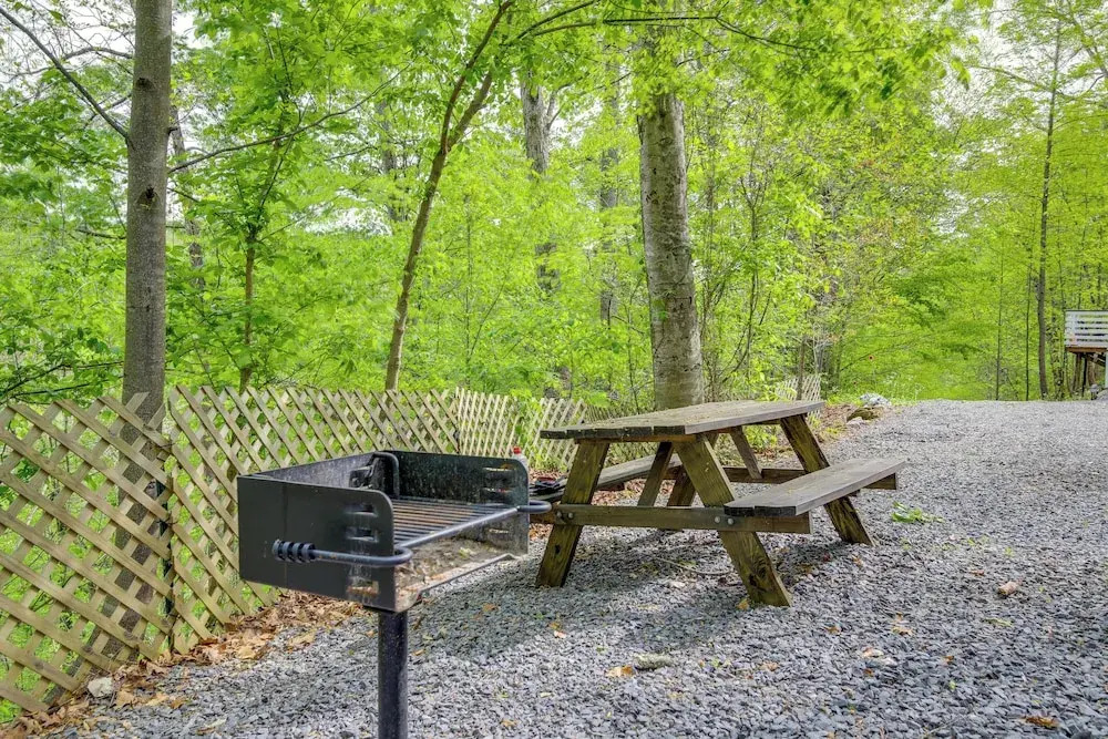 Camp-Style Cabin Near Pigeon Forge: Fire Pit, Deck