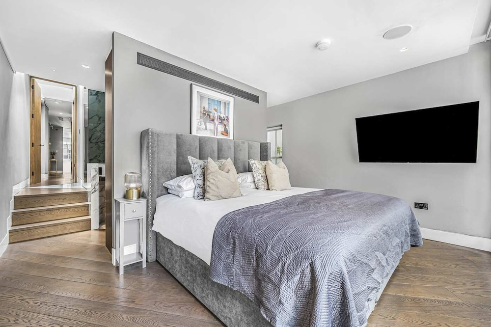 The Legacy Apartment - Soho - by Frankie