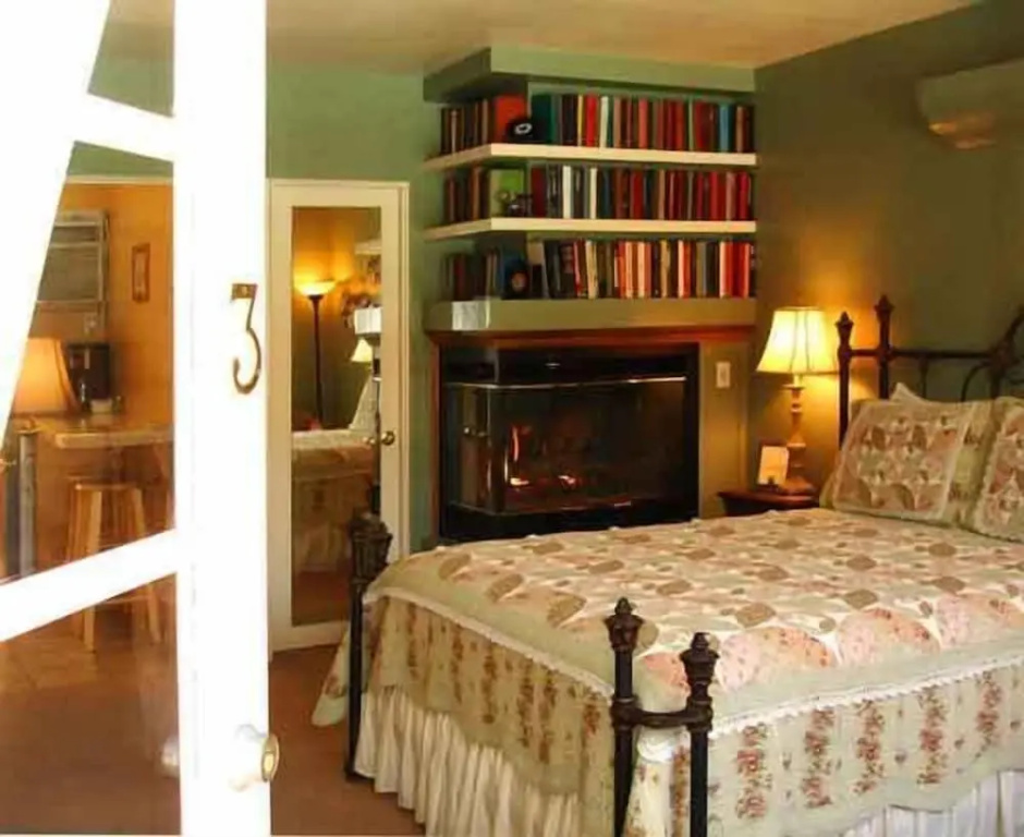 Coyote Inn - 21 and Over - A Town & Desert Boutique Hotel