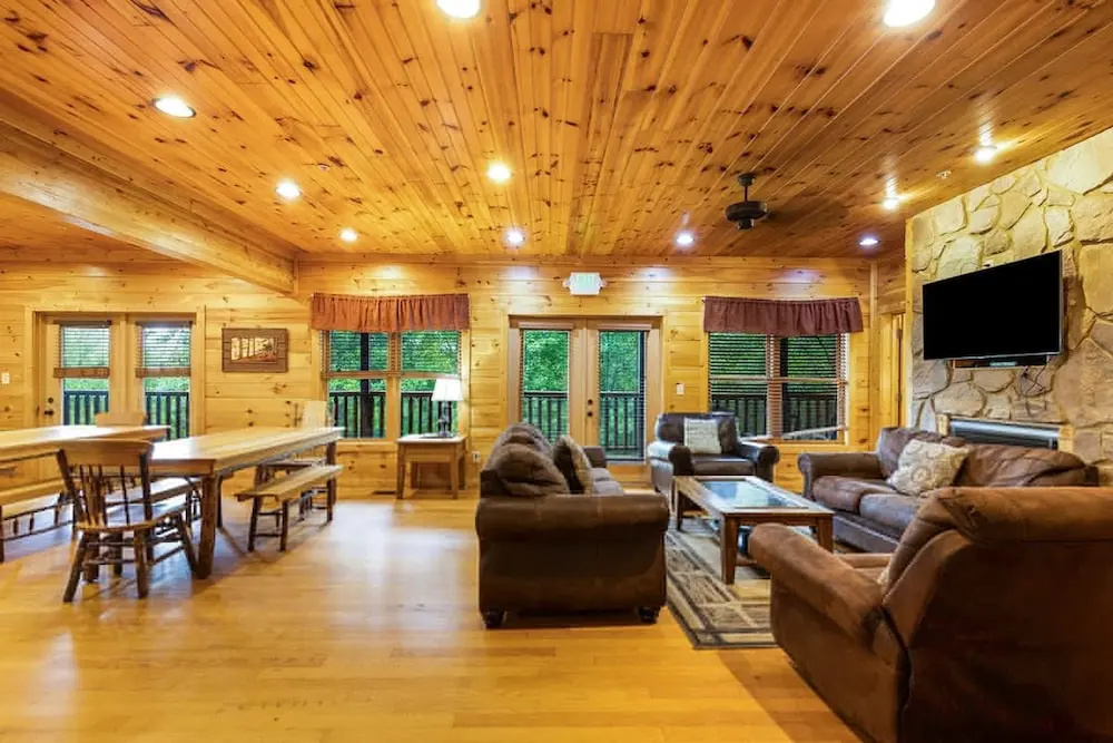 Dogwood Grand Cabin Hot tub and Games