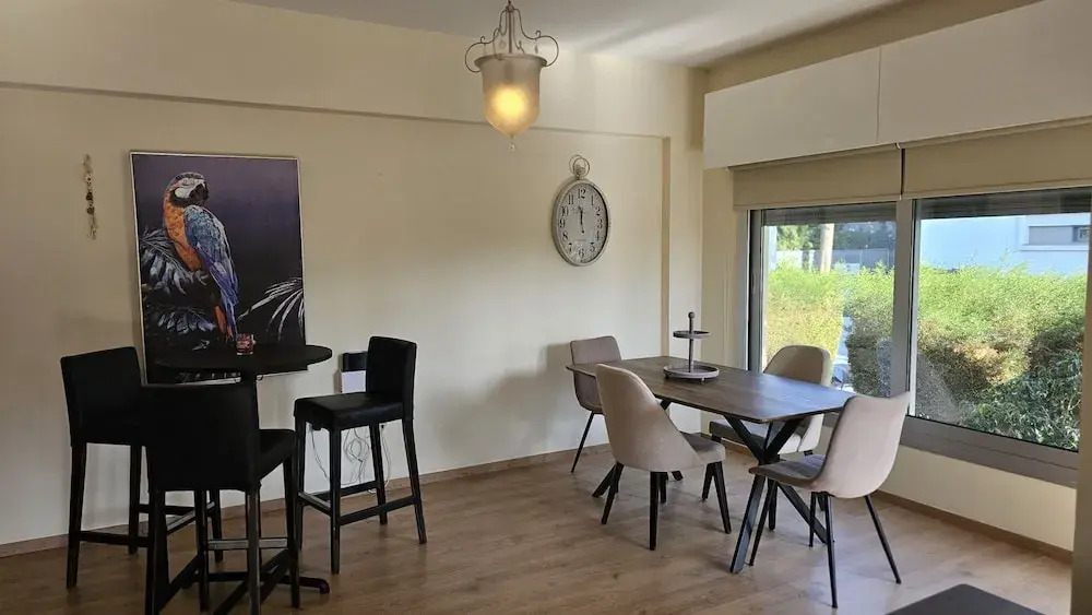 126 Nic- Stay Homiesuite Apartment