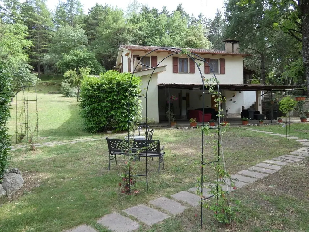 Scappo In Umbria, La Escondida