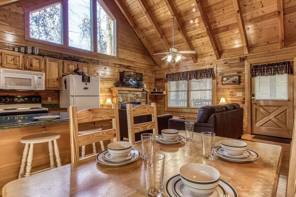 ER259- Country Charm Great Location, Close to town cabin