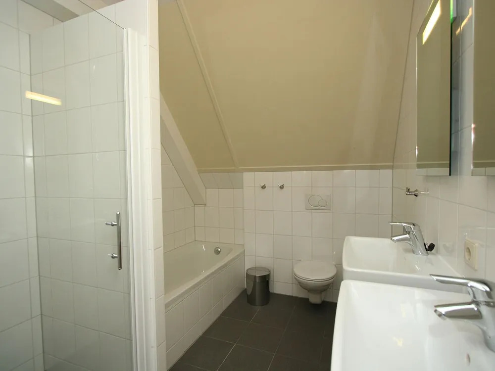 Semi-detached Holiday Home With Petting Zoo, Mini Golf and Playground in Enter