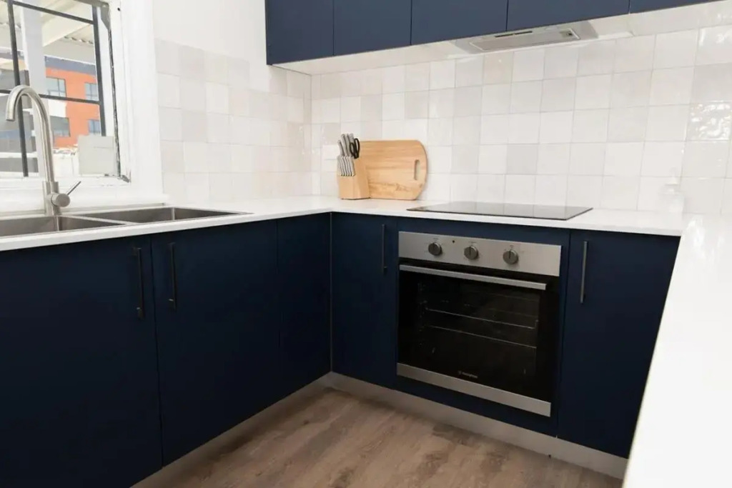 McNamara Lane Large CBD home Freshly renovated 7 Smart TV's Sleeps 11