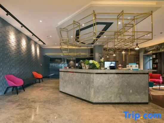 Wanhe Zhizhen Hotel (Shanghai Sun Moonlight Dapuqiao Subway Station)