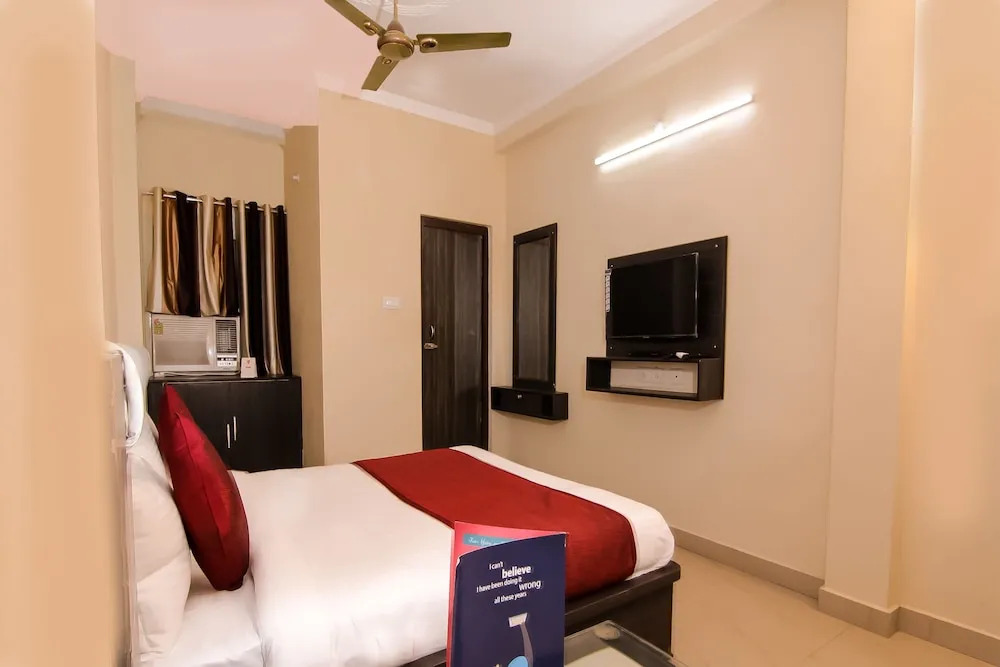 FabHotel Sara Residency