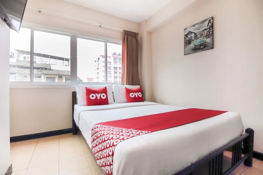OYO 537 Na Banglampoo Hotel
