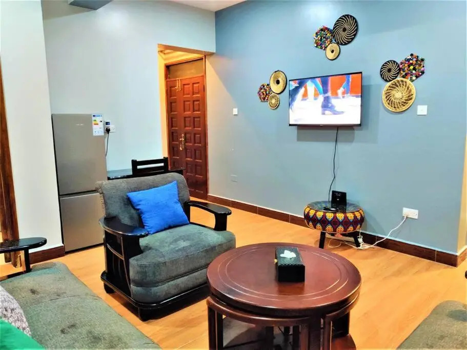 2-bedroom (queen beds) condo near Acacia Mall